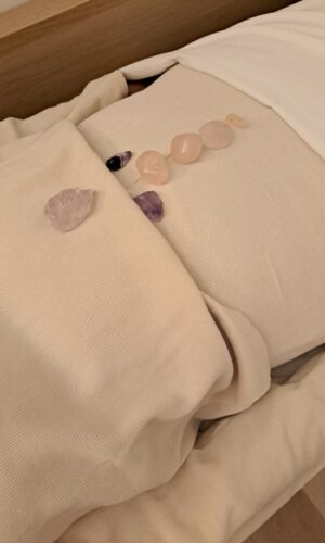 Terapia con cuarzos para limpieza de útero y conexión con los guías de luz